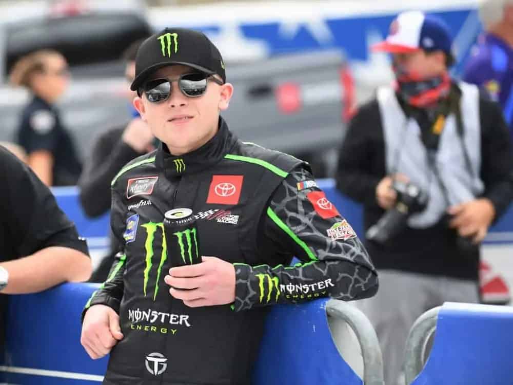 The Hollywood Casino 400 runs on Sunday. Let's look at the betting odds to make some NASCAR predictions and bets for Kansas...