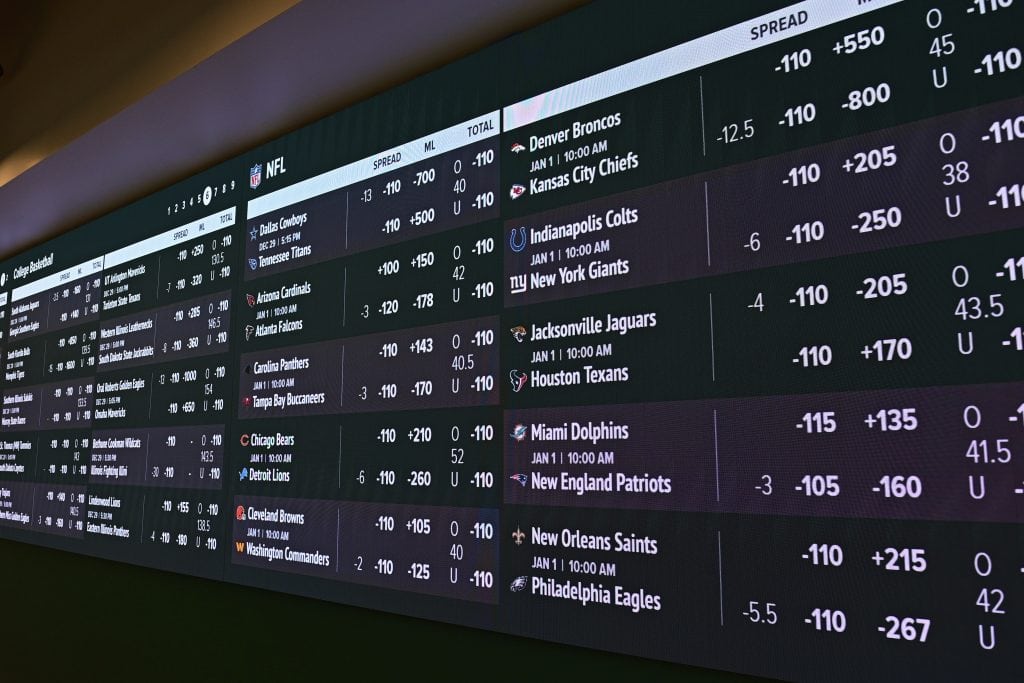 When to Bet Early vs. When to Bet Late: Sharp Betting Strategy